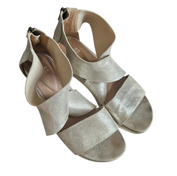Eileen Fisher Gold Metallic Sport Cross Over Back Zip Sandals Size 8.5 - Picture 1 of 6